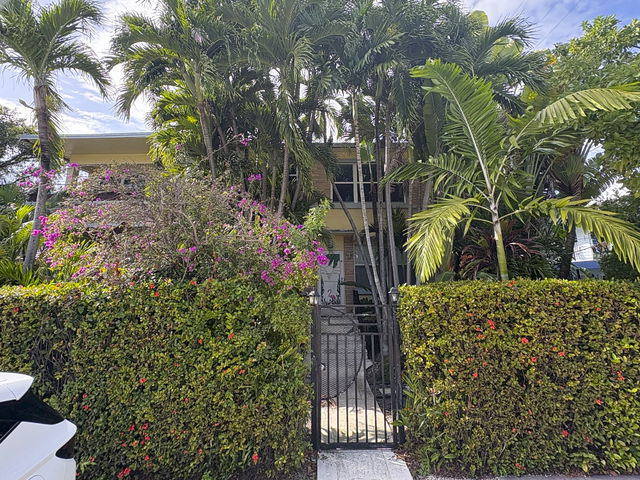 1446 Lenox Condo photo 2